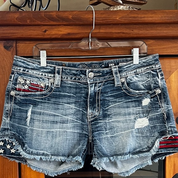 MISS ME: Distressed Stars and Stripes Signature Shorts - Picture 4 of 8